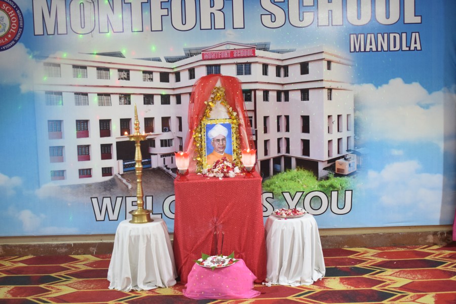 Montfort: Photo Gallery